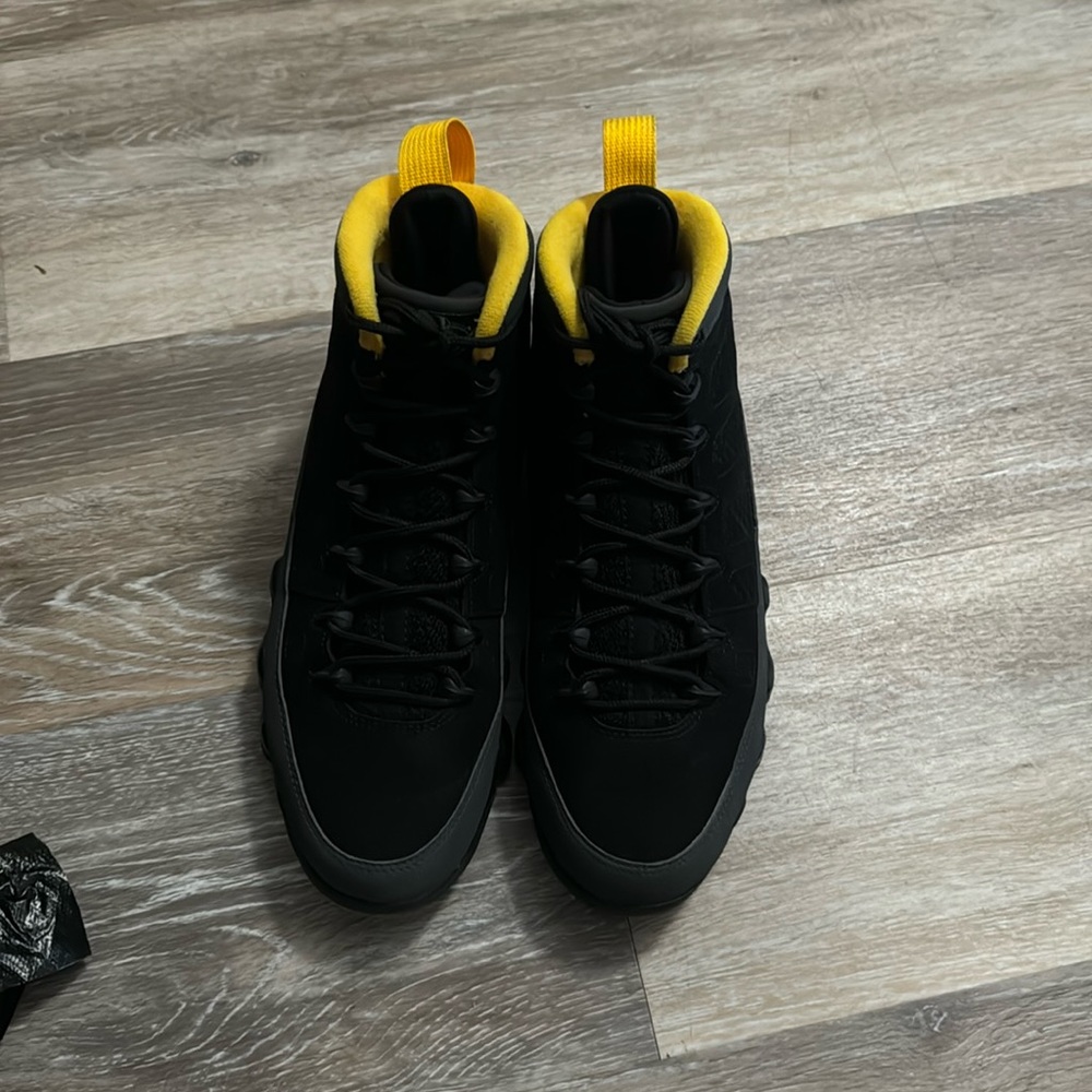 Jordan 9 university gold size 8
